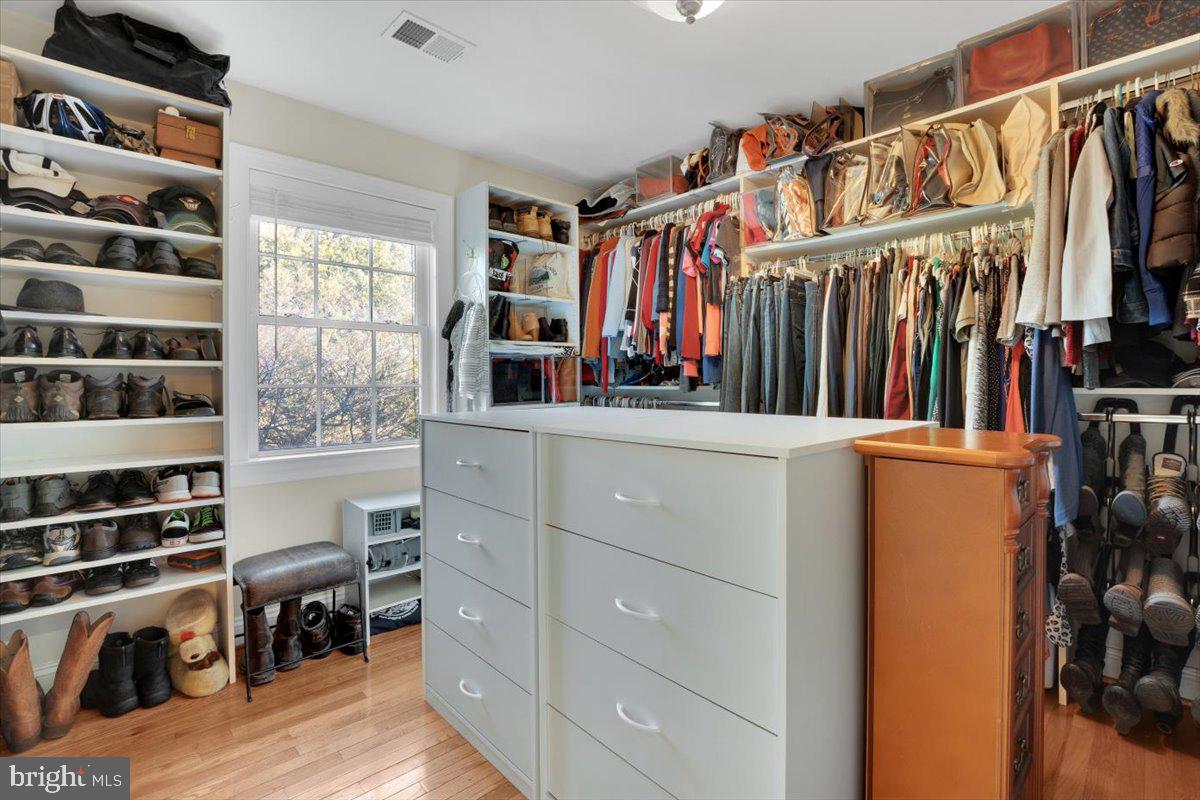 16886 Ivandale Road Hamilton, VA 20158 - Photo 33 of 68 Walk-in Closet