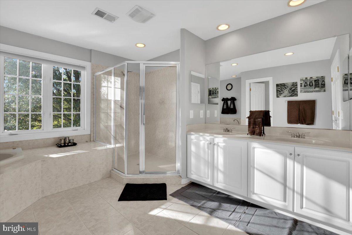 16886 Ivandale Road Hamilton, VA 20158 - Photo 34 of 68 Primary Bath