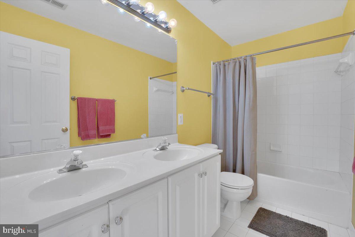 16886 Ivandale Road Hamilton, VA 20158 - Photo 39 of 68 Hallway Bath Upstairs