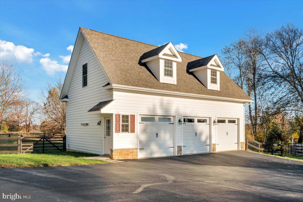 Detached 3-Car Garage