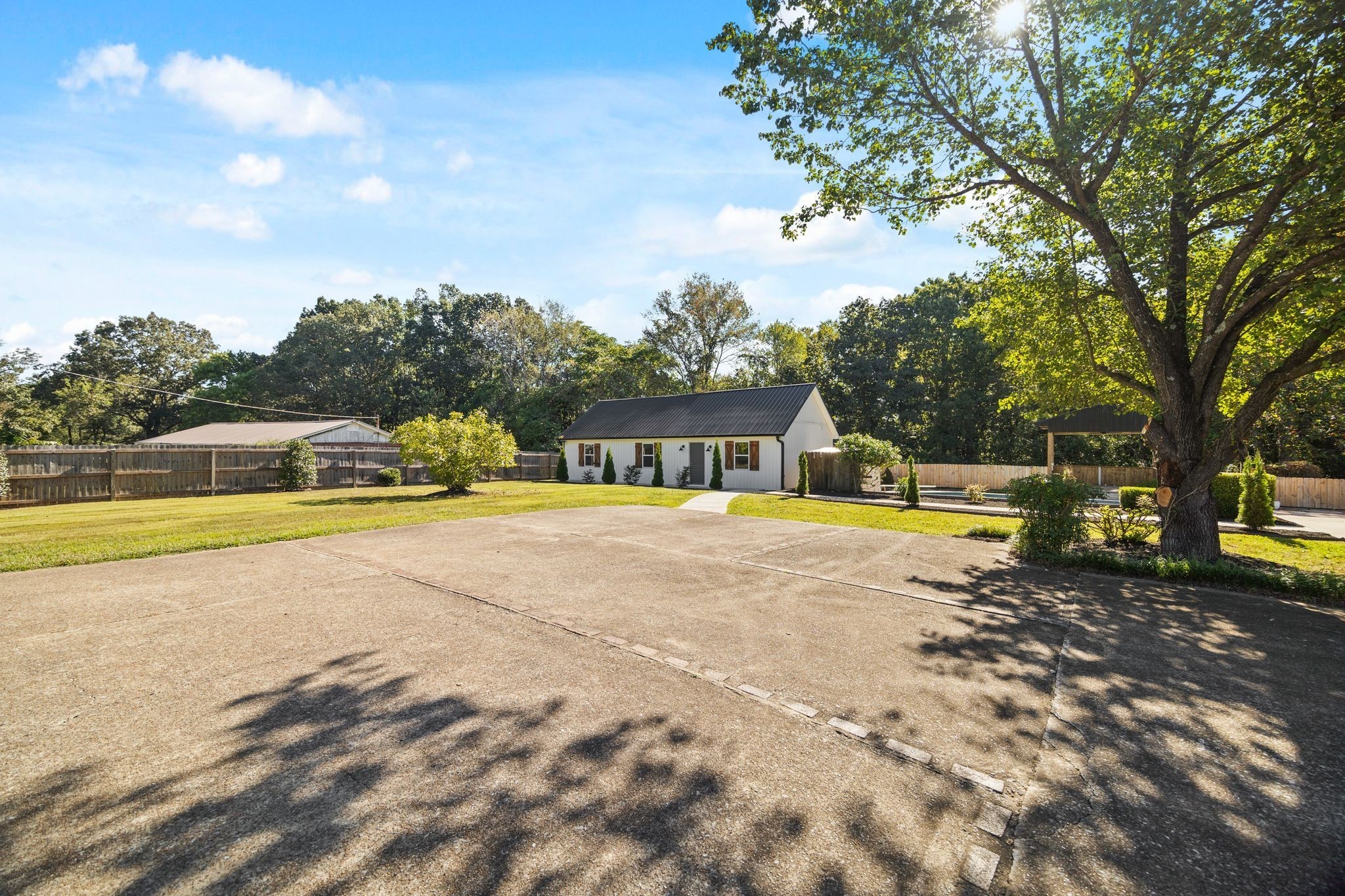 1690 Old Florence Road Lawrenceburg, TN 38464 - Photo 3 of 39 Gallery Image 3
