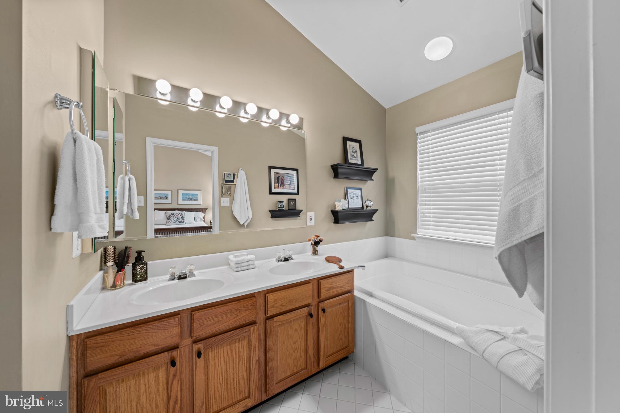 21980 Box Car Square Sterling, VA 20166 - Photo 28 of 36 Relax in the Primary Bath Soaking Tub!