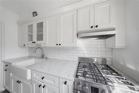 $355,000 | 286 Cherry Valley Avenue, Unit A2, Garden City, NY 11530