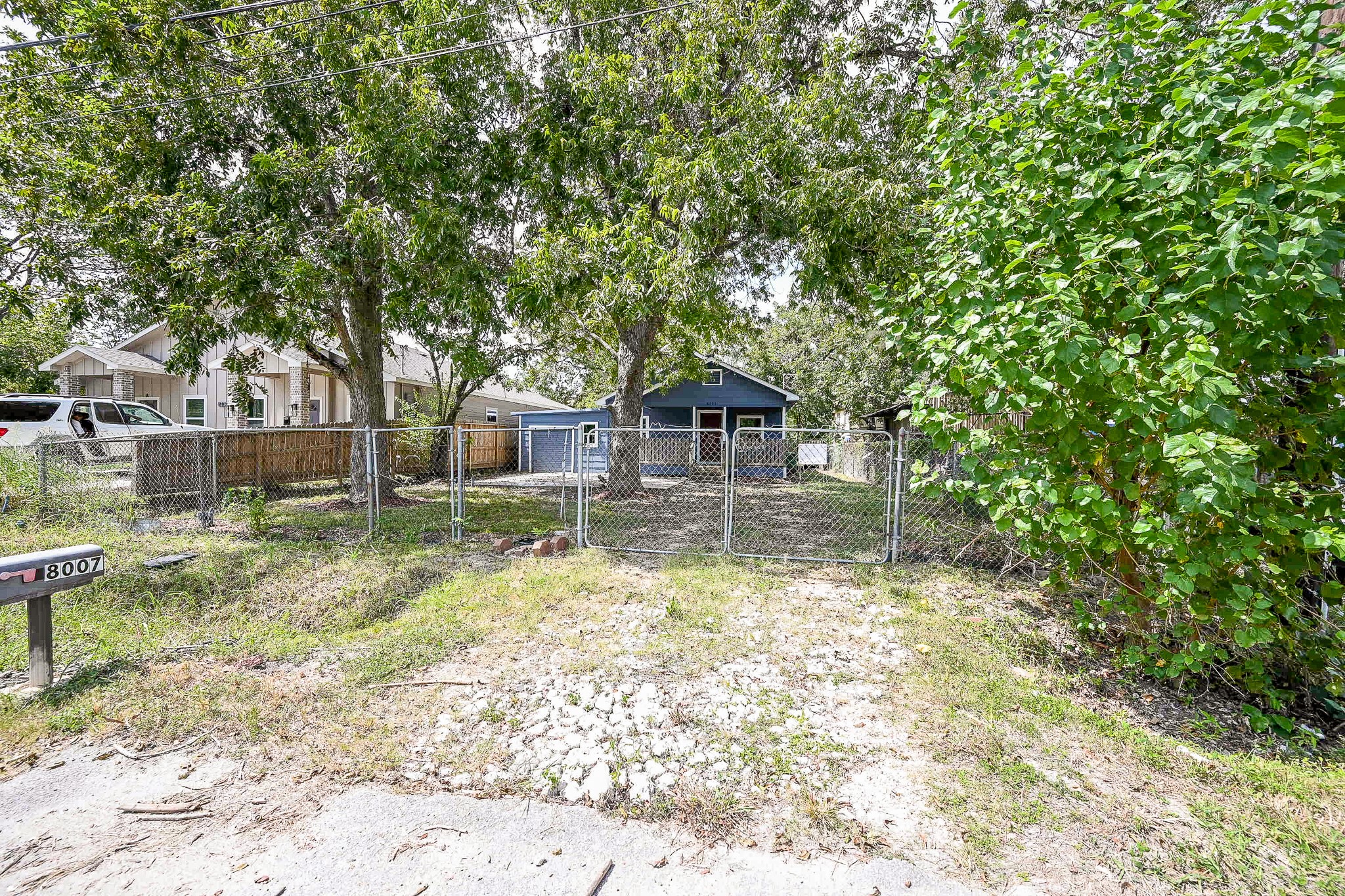 8007 Carver Road Houston, TX 77088 - Photo 2 of 30 Gallery Image 2