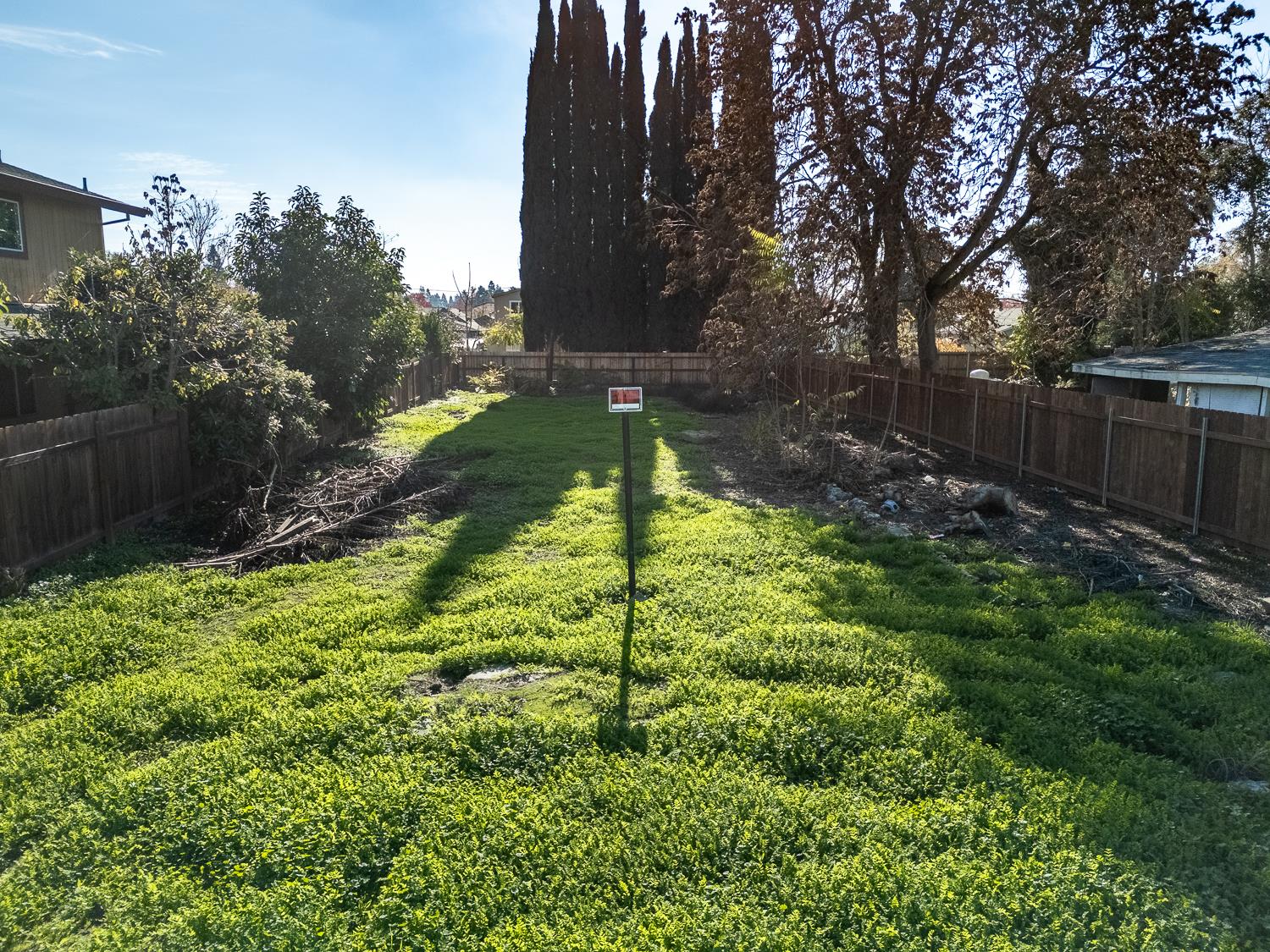 1510 Franklin Road Yuba City, CA 95993 - Photo 4 of 10 a backyard of a house with lots of green space