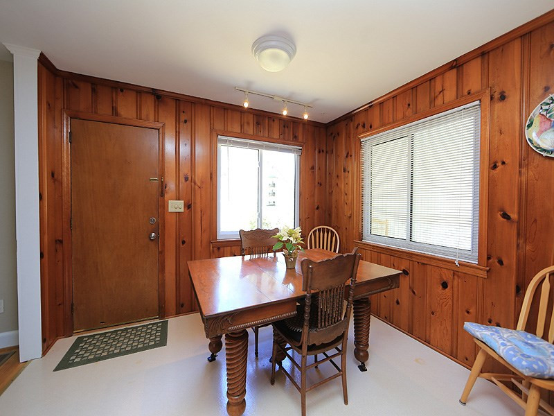 1616 Pineview Drive Raleigh, NC 27606 - Photo 12 of 18 Dining area