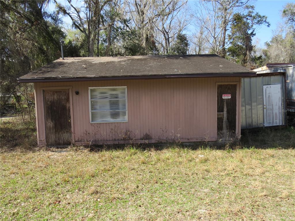 28380 Forbes Street Nobleton, FL 34661 - Photo 12 of 19 a backyard of a house
