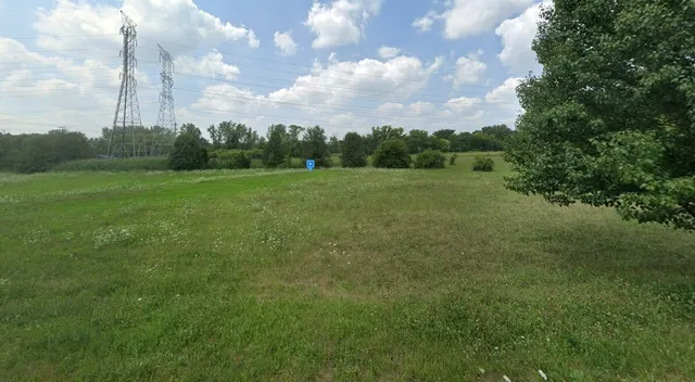 $274,999 | 5701 Hampton Drive, Long Grove, IL 60047