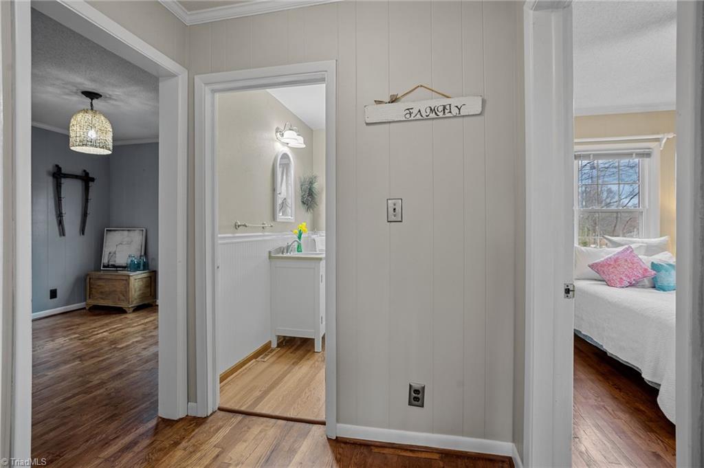 4818 Harvey Road Jamestown, NC 27282 - Photo 28 of 47 1st floor bath between two bedrooms