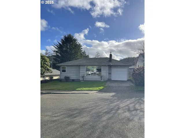$329,900 | 1820 Dogwood Avenue, Reedsport, OR 97467