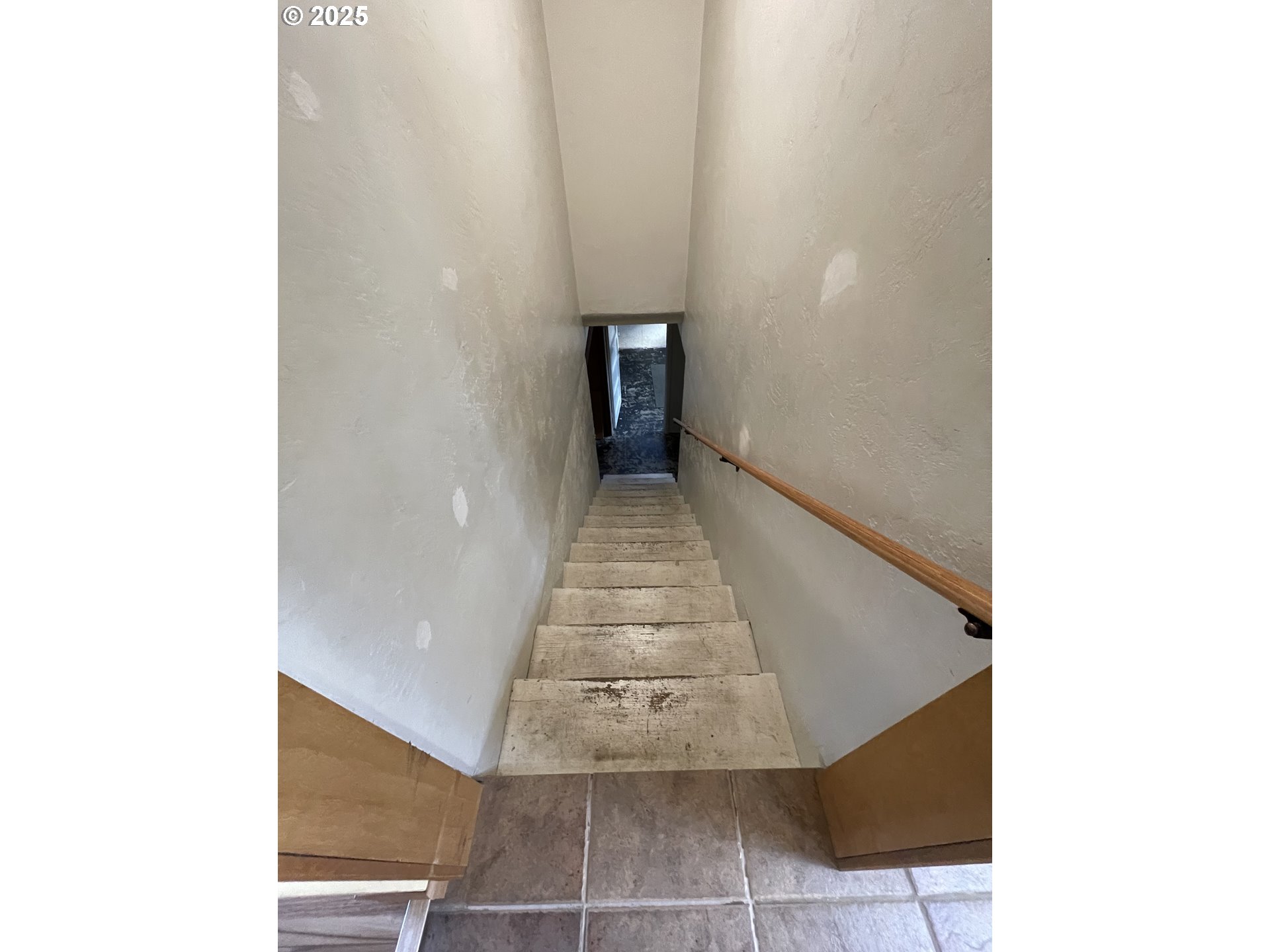 1820 Dogwood Avenue Reedsport, OR 97467 - Photo 19 of 29 a hallway with white door