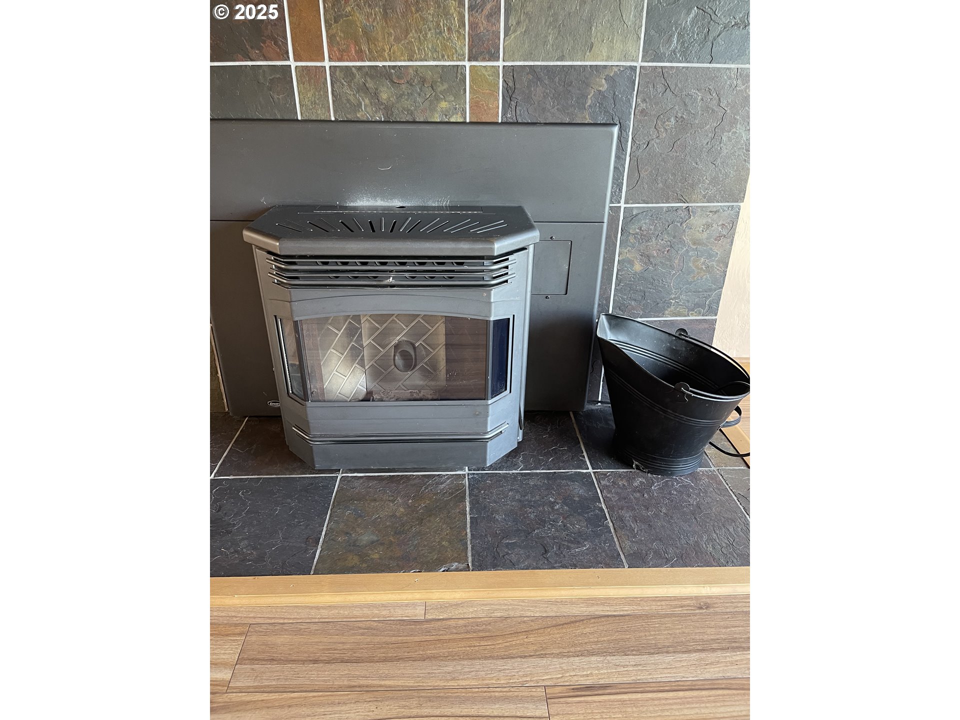 1820 Dogwood Avenue Reedsport, OR 97467 - Photo 4 of 29 a living room with a fireplace