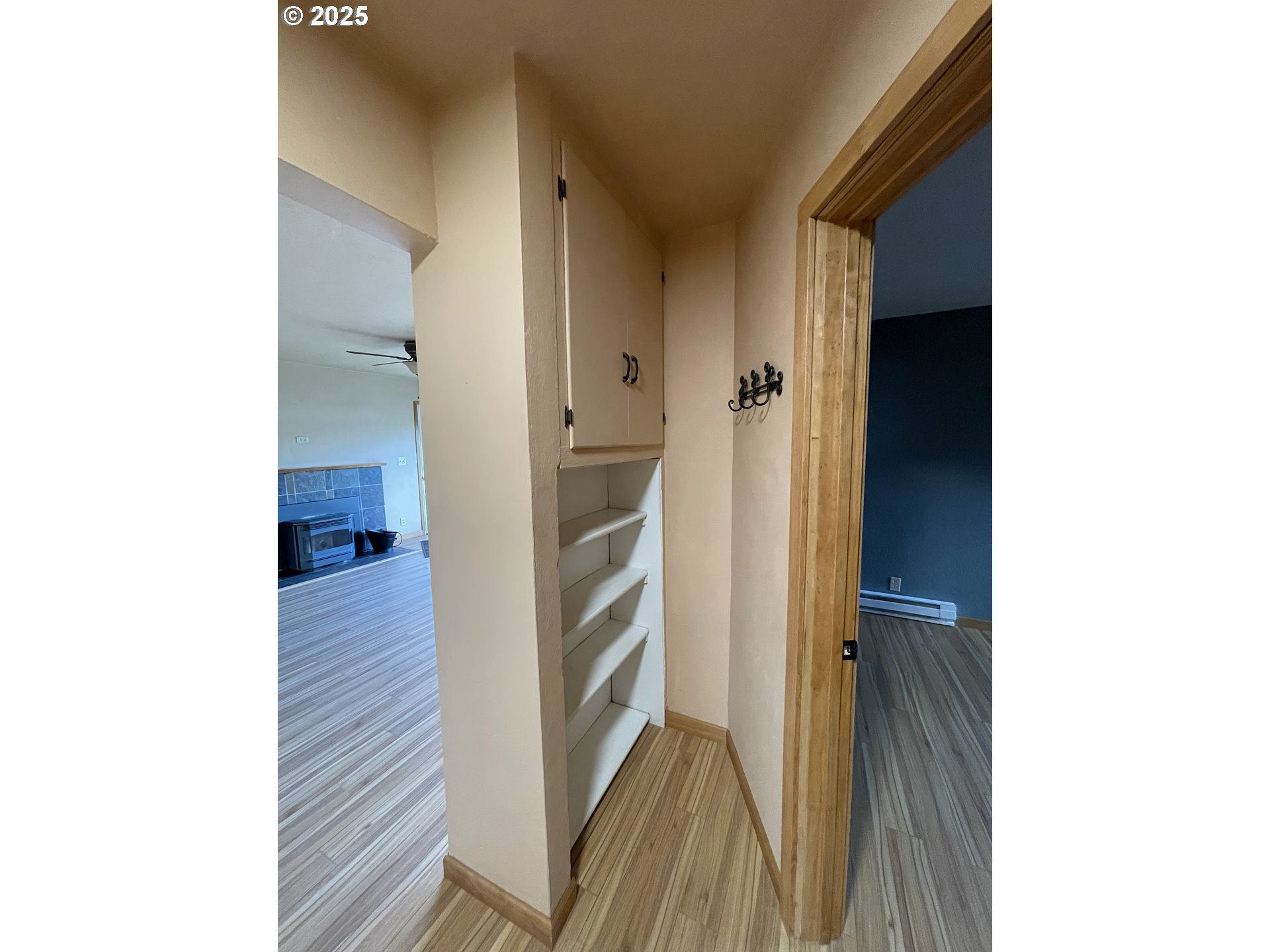 1820 Dogwood Avenue Reedsport, OR 97467 - Photo 5 of 29 a view of a hallway with wooden floor and entryway