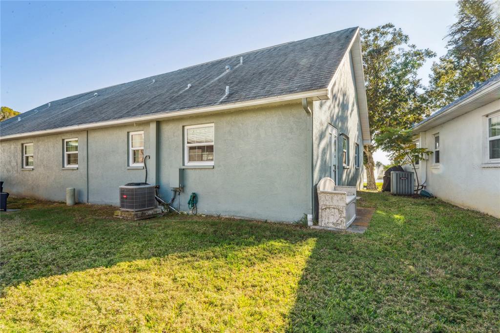 6709 Timbercove Lane, Unit 6709 New Port Richey, FL 34653 - Photo 28 of 52 a view of a backyard with a garden
