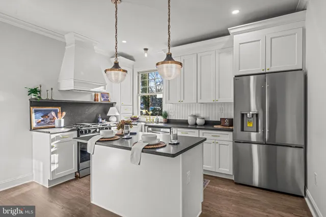 $799,999 | 804 Main Street, Riverton, NJ 08077