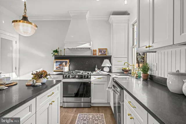 $799,999 | 804 Main Street, Riverton, NJ 08077