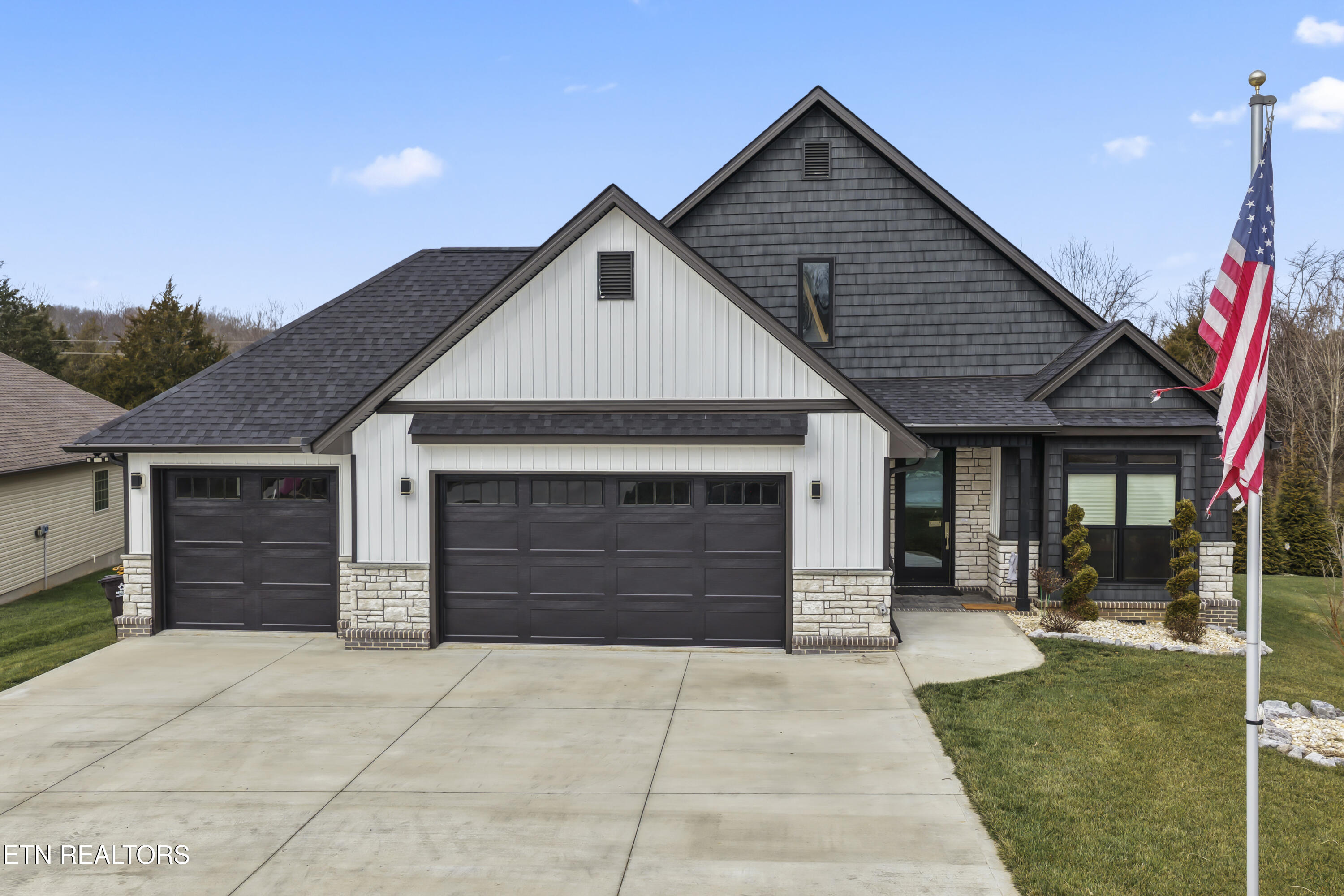 262 Gadusi Way Loudon, TN 37774 - Photo 8 of 38 exterior