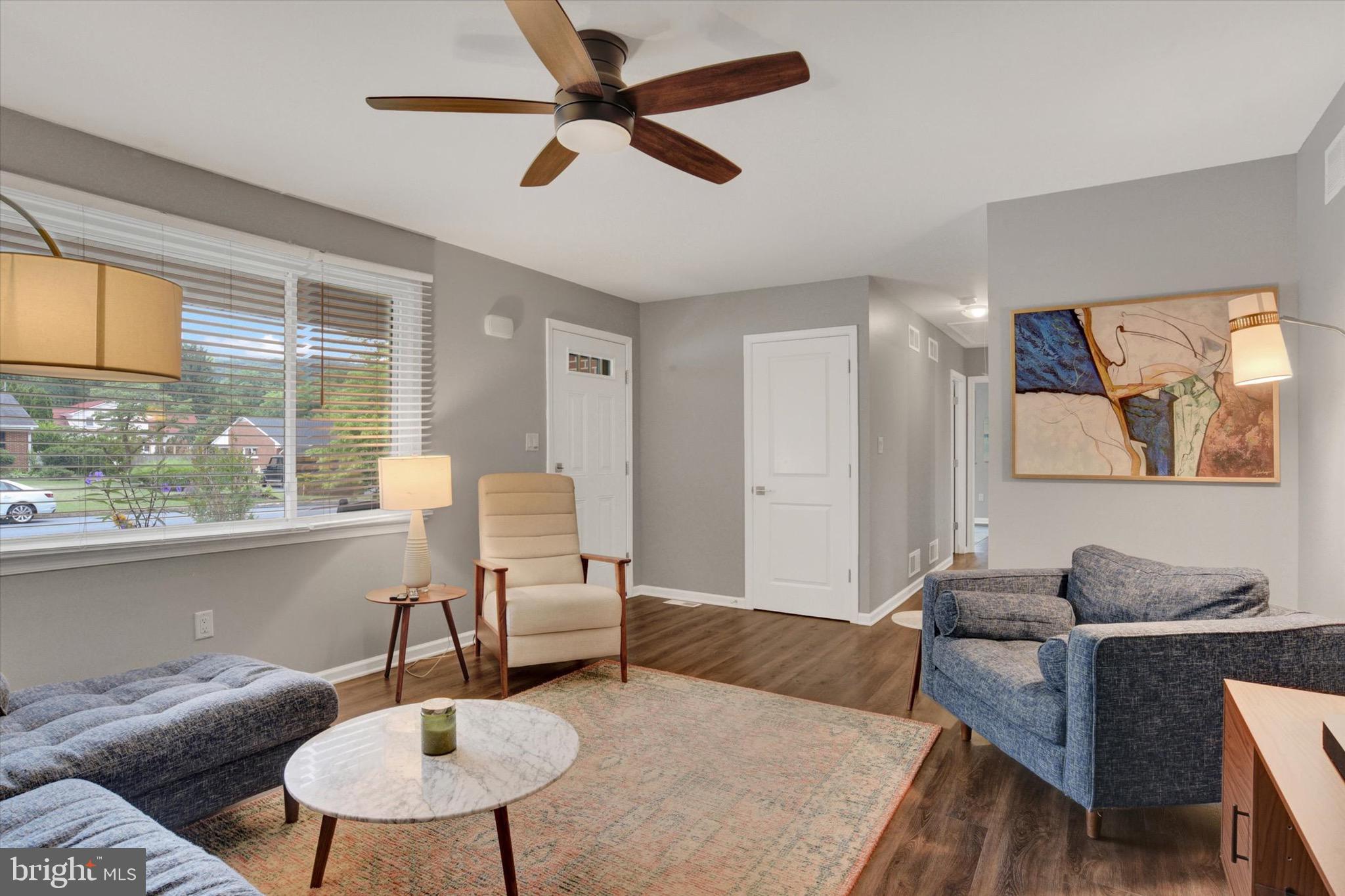 225 East Glenn Road Hershey, PA 17033 - Photo 2 of 26 Bright and modern living area