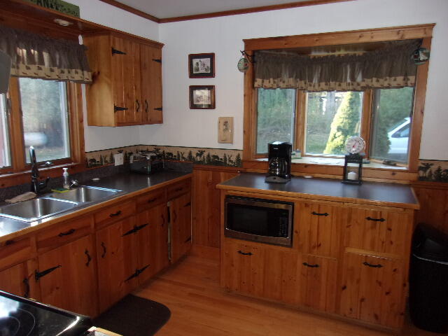 6489 Lakeshore Road Manistee, MI 49660 - Photo 7 of 38 101_4253