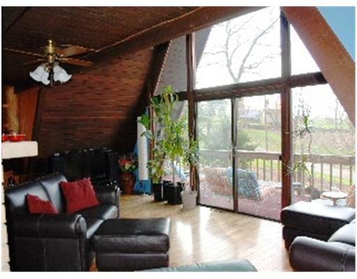 198 Hanover Kendall Road Clinton, PA 15026 - Photo 8 of 18 Living Room.