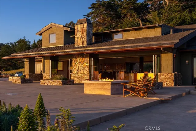 a picture of a bathroom with a bathtub