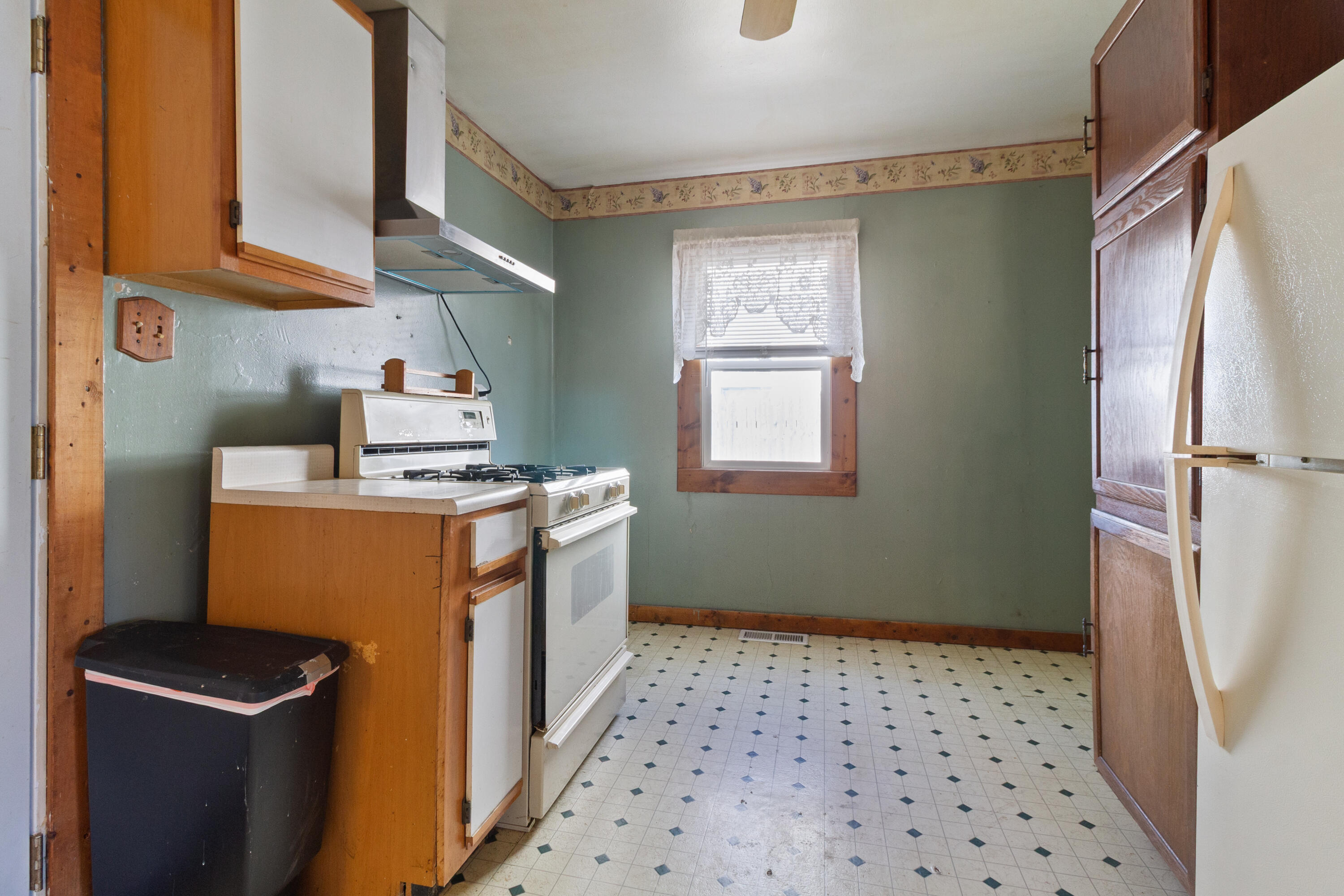 825 North Sherman Street Crown Point, IN 46307 - Photo 3 of 20 3000x2000