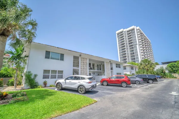 $2,590 | 3213 Colony Club Road, Unit 4E, Pompano Beach, FL 33062