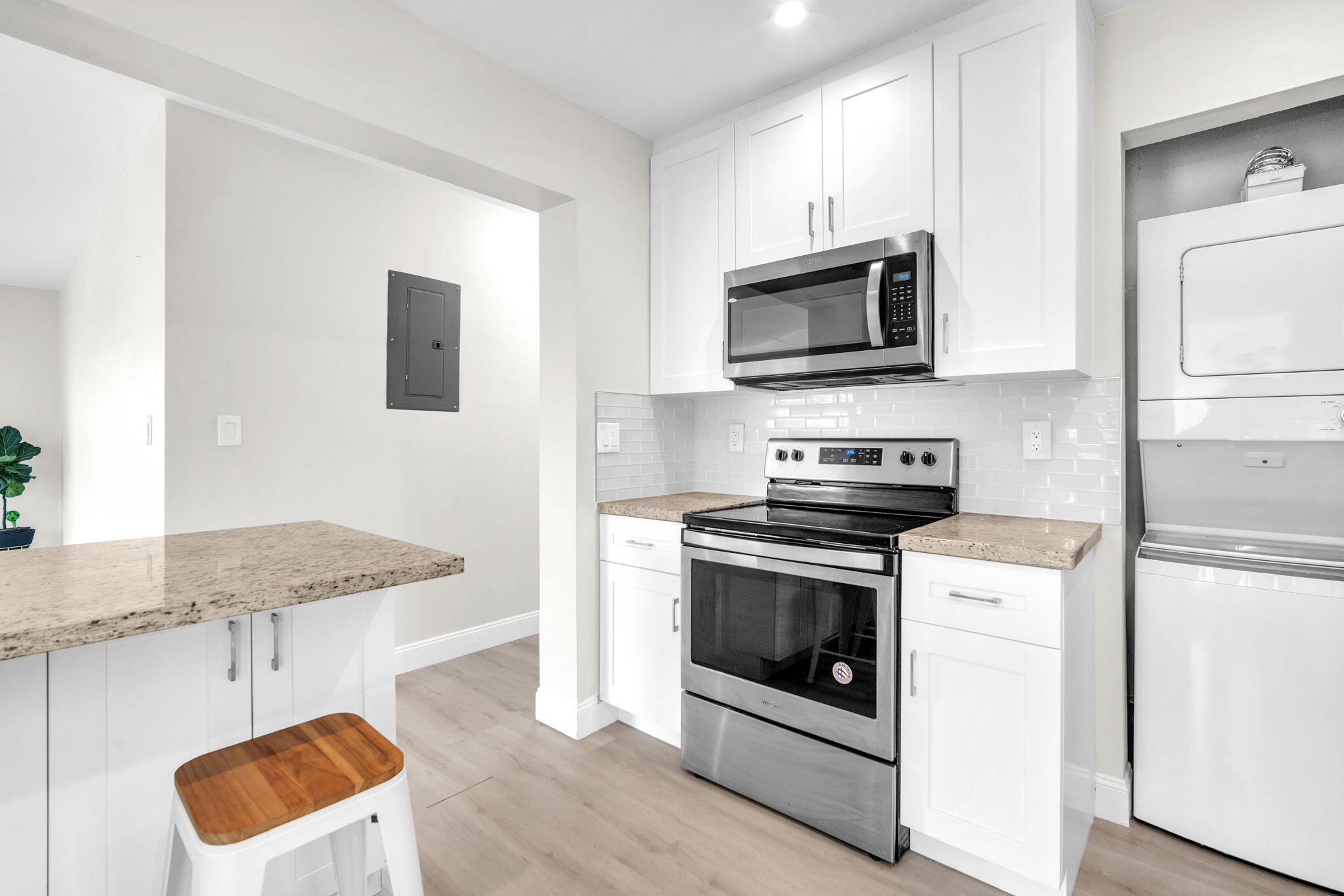 3213 Colony Club Road, Unit 4E Pompano Beach, FL 33062 - Photo 15 of 30 Kitchen