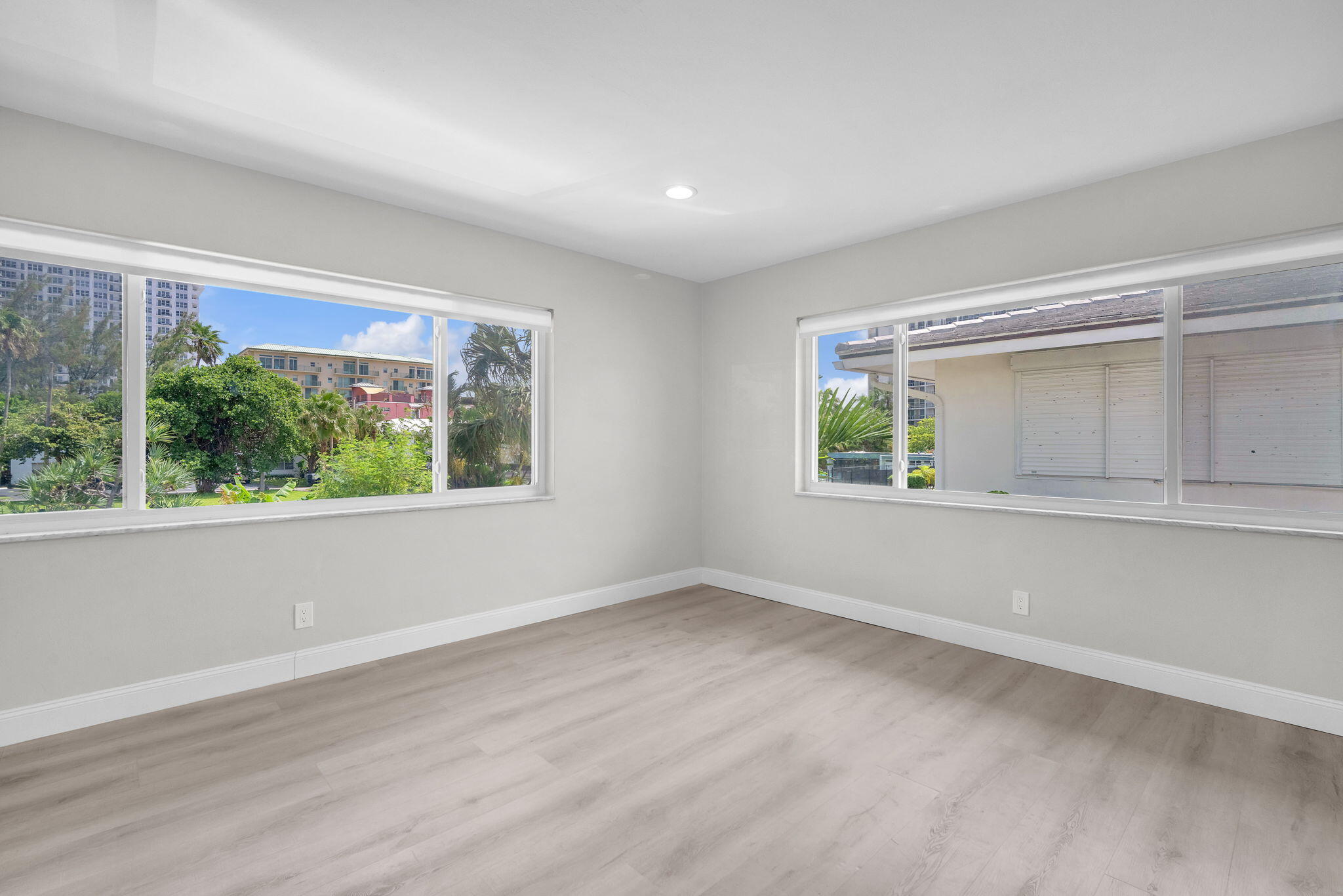3213 Colony Club Road, Unit 4E Pompano Beach, FL 33062 - Photo 18 of 30 Living / Dining Area