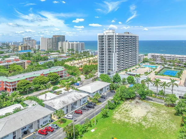 $2,590 | 3213 Colony Club Road, Unit 4E, Pompano Beach, FL 33062