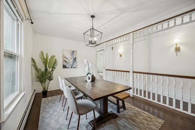 $3,900 | 138 Clinton Avenue, Unit 2, Oak Park, IL 60302