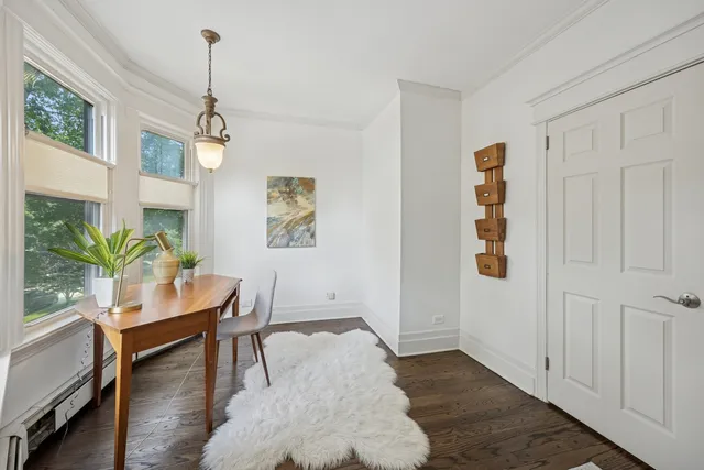 $3,900 | 138 Clinton Avenue, Unit 2, Oak Park, IL 60302