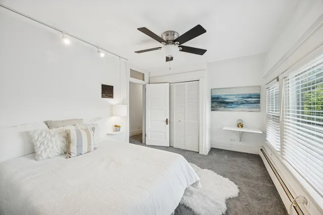 $3,900 | 138 Clinton Avenue, Unit 2, Oak Park, IL 60302