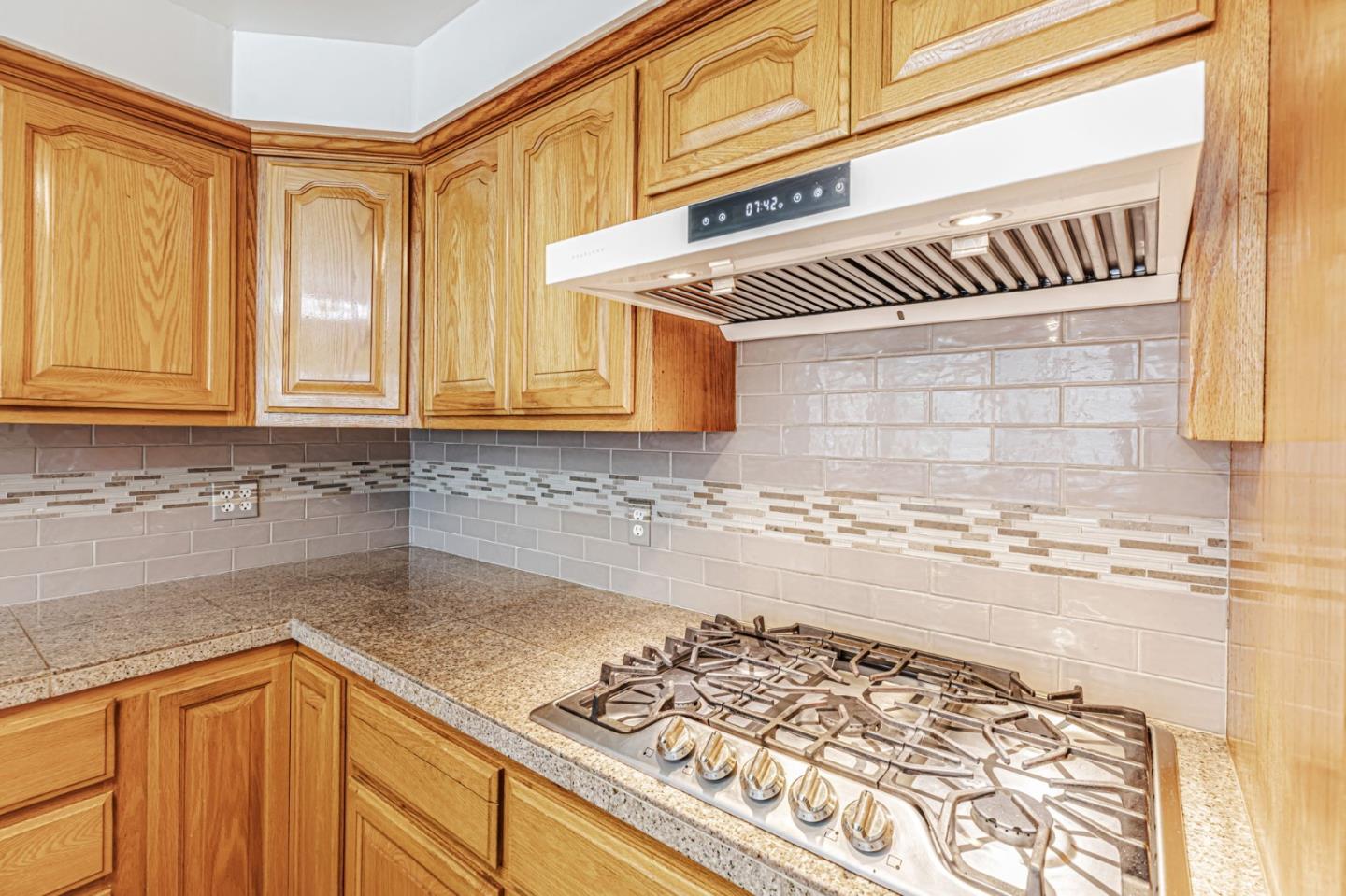 1711 Valley View Road Hollister, CA 95023 - Photo 12 of 47 Gallery Image 12