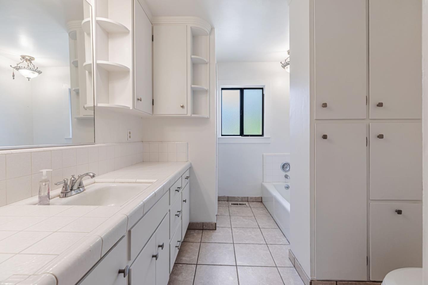 1711 Valley View Road Hollister, CA 95023 - Photo 27 of 47 Gallery Image 27