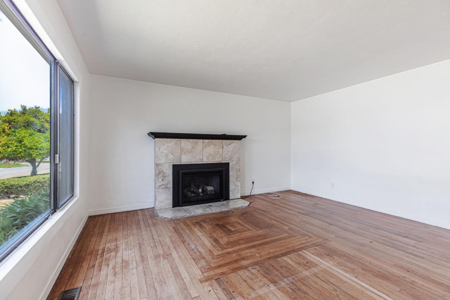 1711 Valley View Road Hollister, CA 95023 - Photo 5 of 47 Gallery Image 5