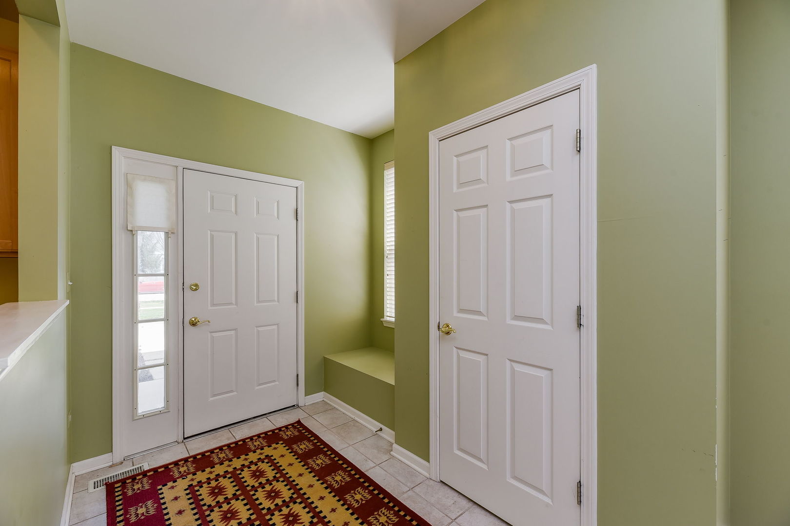 833 Genesee Drive Naperville, IL 60563 - Photo 2 of 15