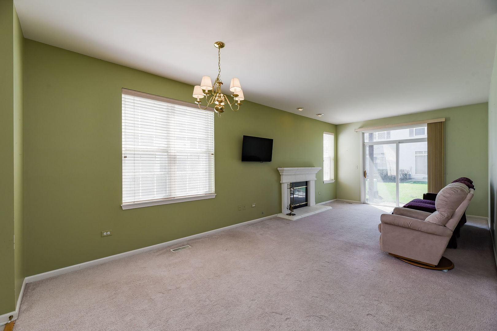 833 Genesee Drive Naperville, IL 60563 - Photo 3 of 15