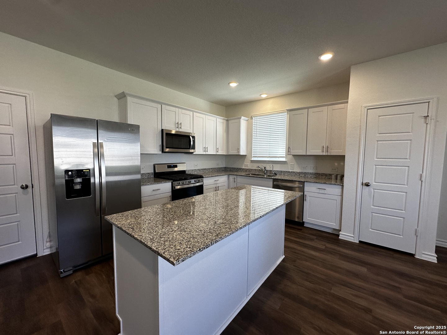 301 Rustic Grove Boerne, TX 78006 - Photo 4 of 24