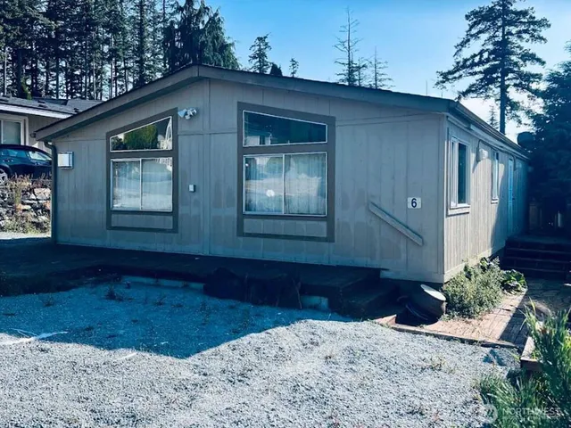 a view of house with backyard and trees