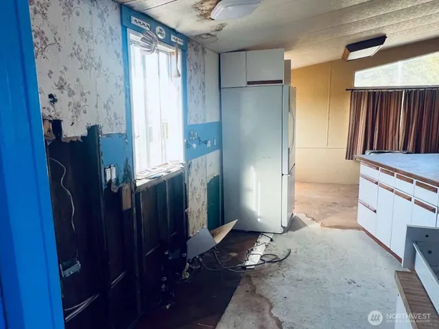 a view of walk in closet