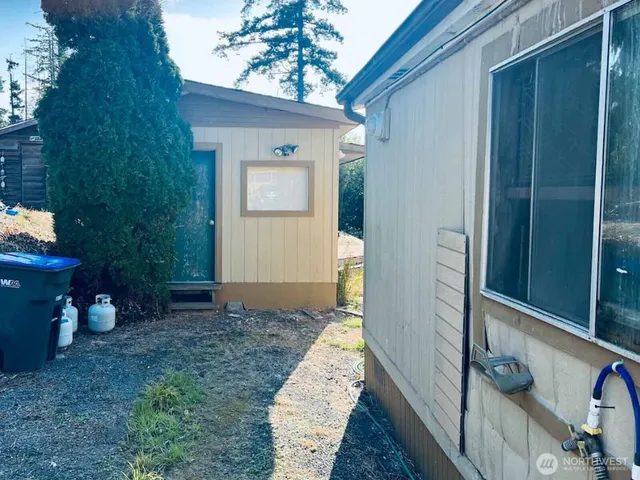 a view of a house with a backyard