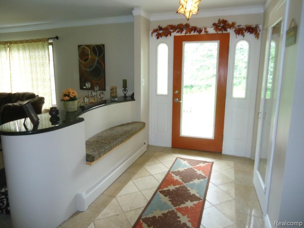 6335 Lahring Road Holly, MI 48442 - Photo 20 of 50 Foyer