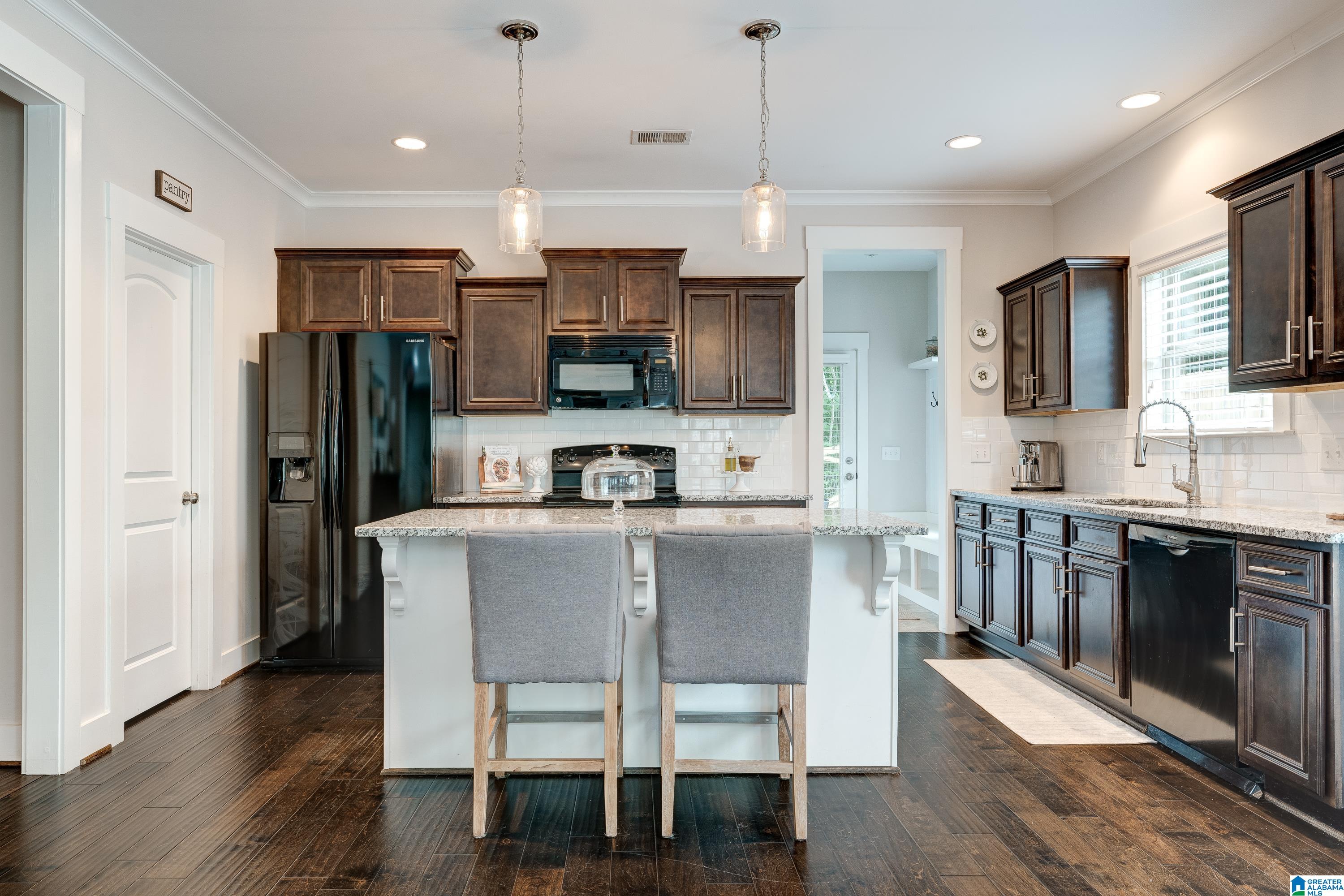 876 Valley Circle Leeds, AL 35094 - Photo 10 of 35