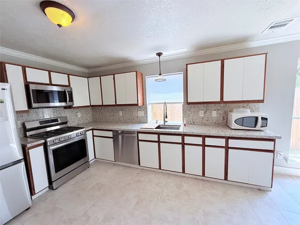 $2,100 | 1623 Stonehaven Village Circle, Spring, TX 77386