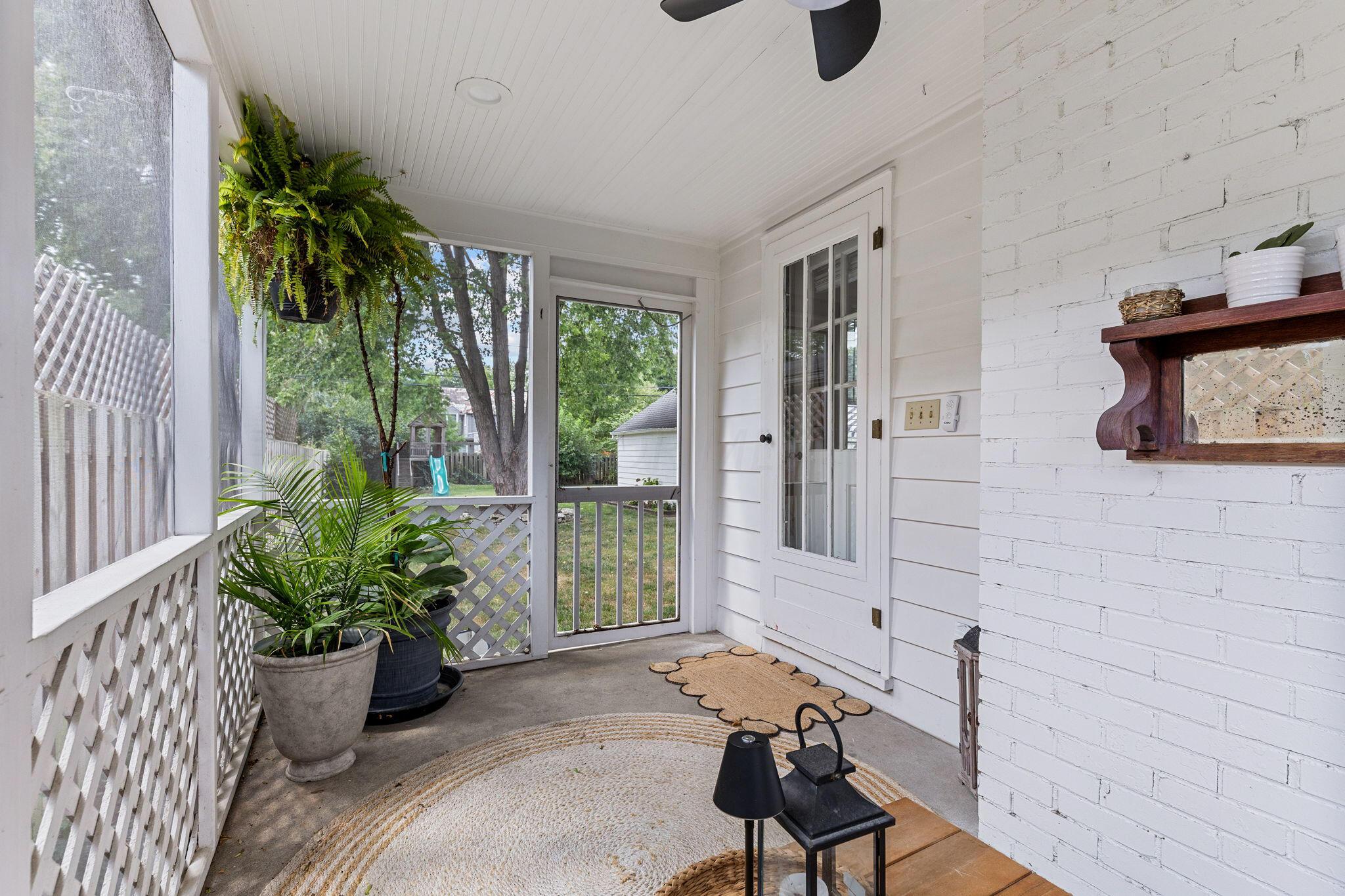 119 Edgevale Road Columbus, OH 43209 - Photo 19 of 47 Screened In Porch