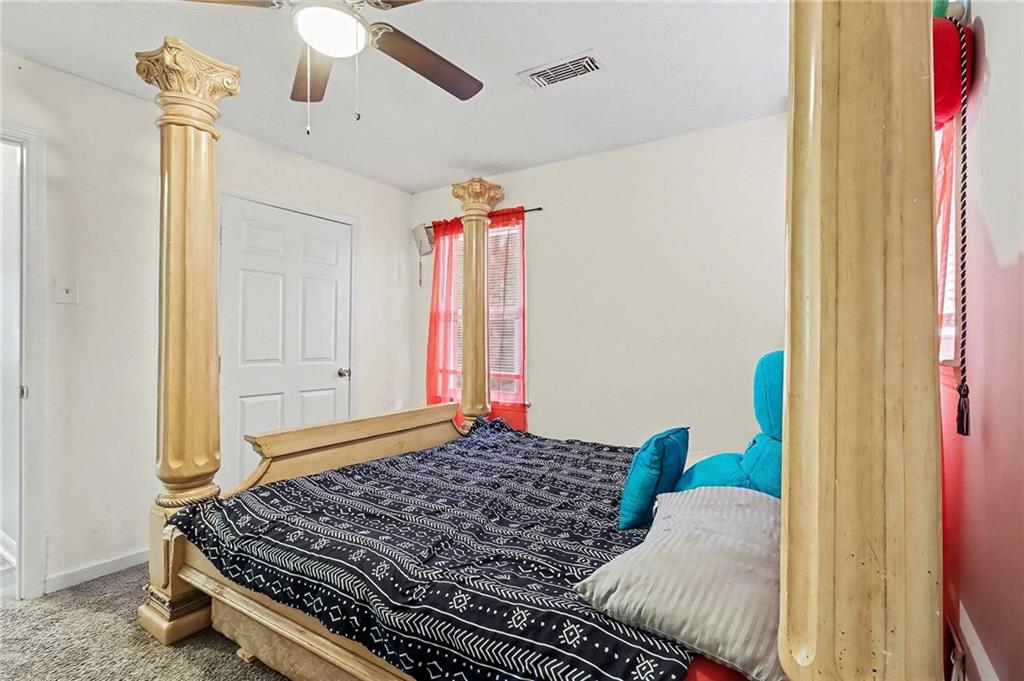 4494 Huntsman Bend Decatur, GA 30034 - Photo 18 of 27 a living room with a couch