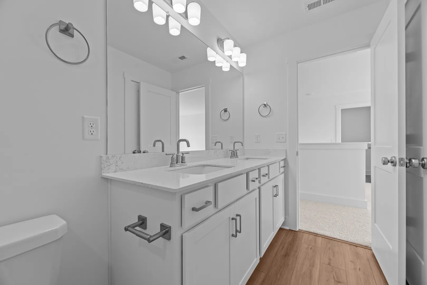 112 Model Court Columbia, TN 38401 - Photo 15 of 20 Dual sinks even in the secondary bath