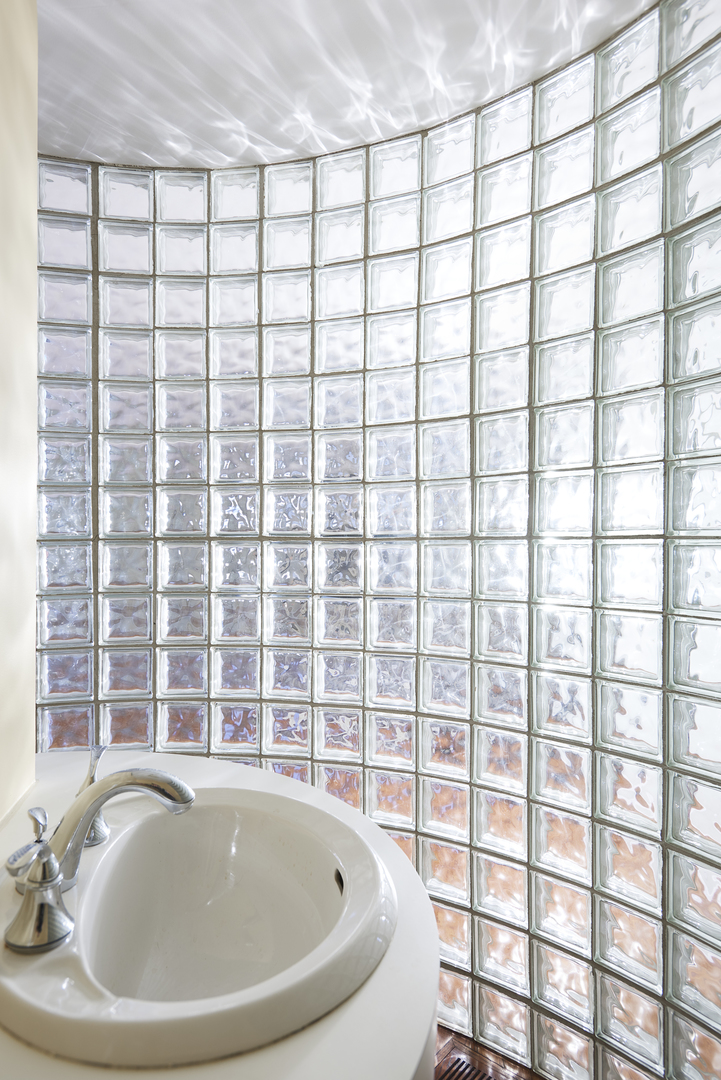 714 South Dearborn Street, Unit 9PH Chicago, IL 60605 - Photo 10 of 26 a bathroom with a bathtub