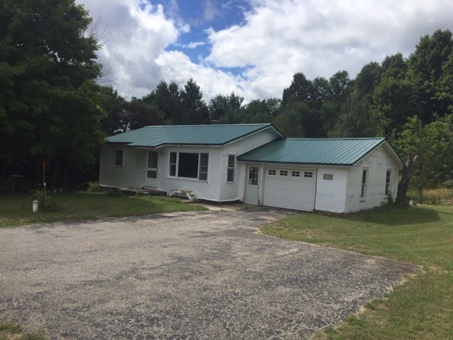 5750 South Schomberg Road Cedar, MI 49621 - Photo 4 of 6 1879291-3.JPG